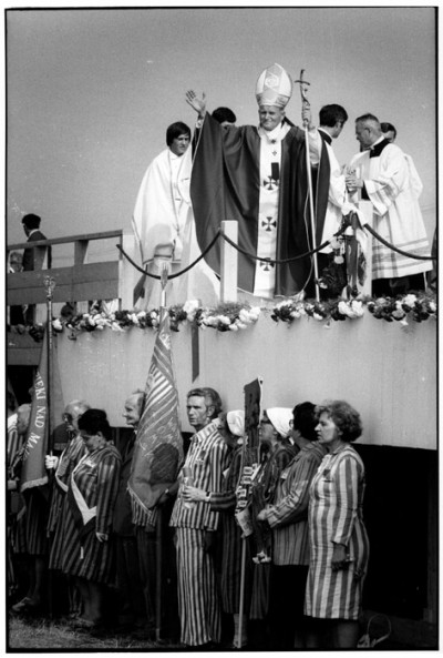 vmReligiePaus_Auschwitz014.jpg